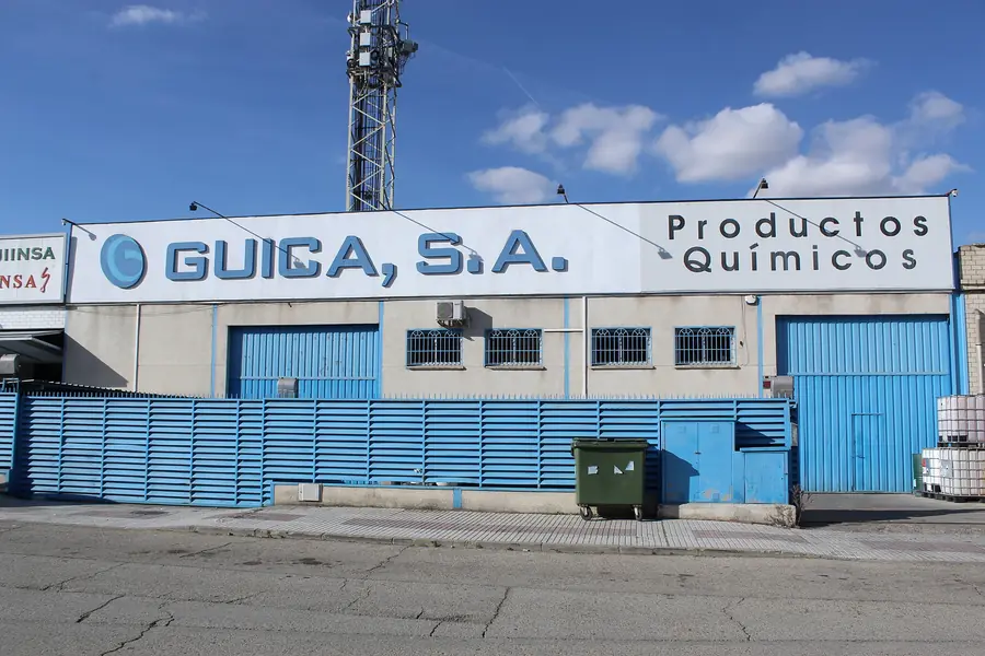 Fachada de la fábrica de Guica en San Fernando de Henares
